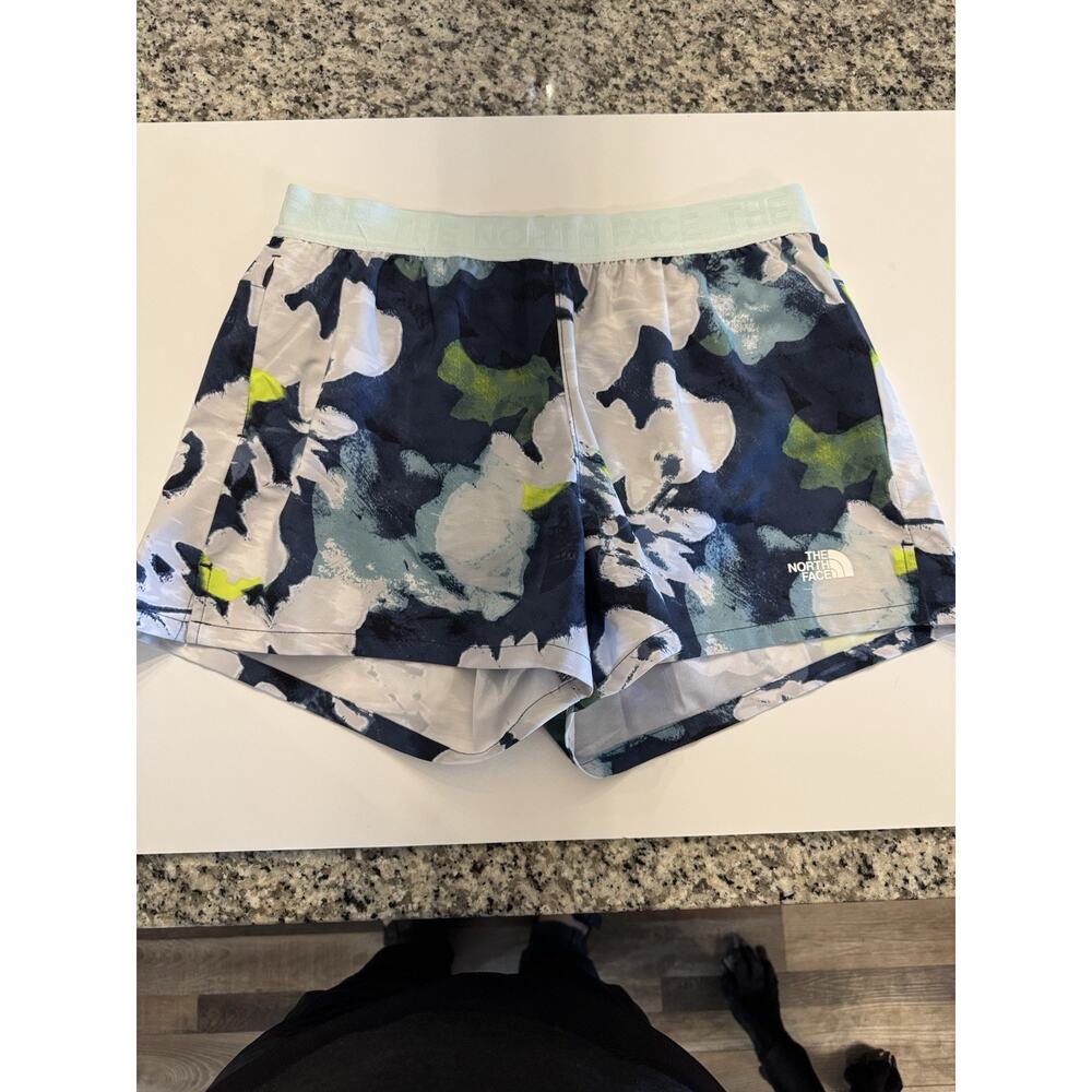 Ladies The North Face Shorts Size Medium
